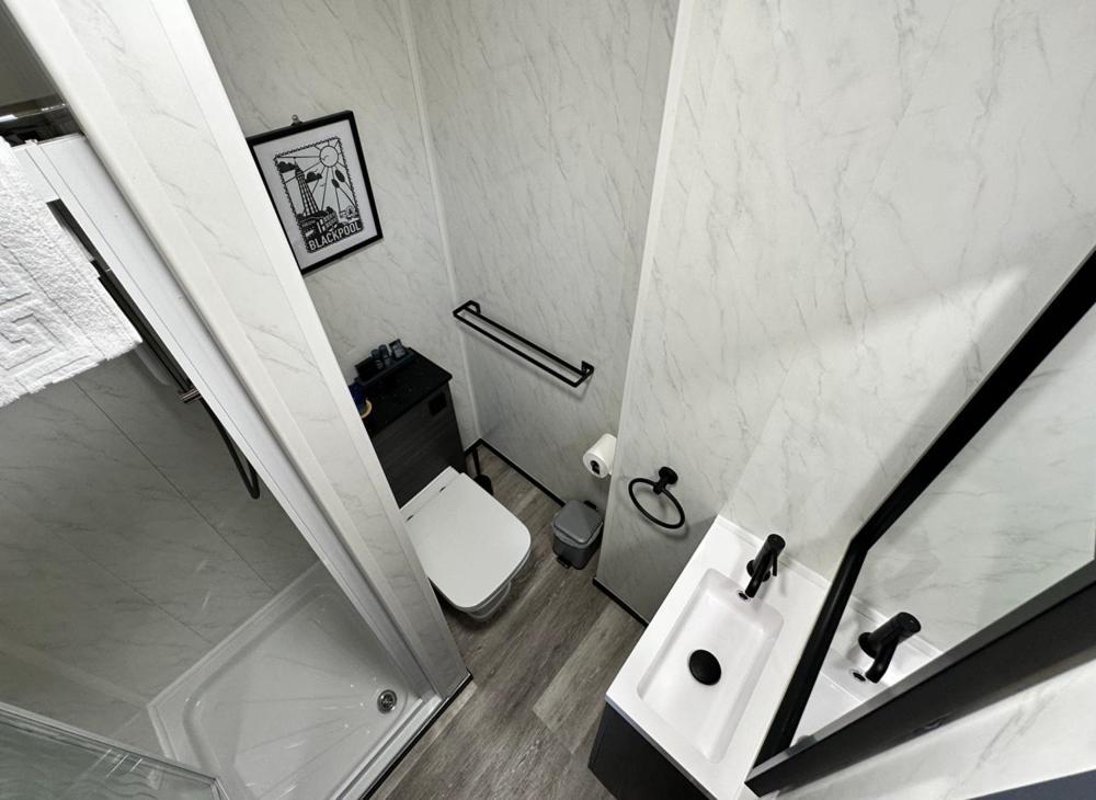 Hotel Neon Блекпул Екстериор снимка